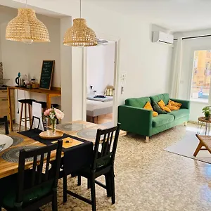 apartamento-moderno-en-centro-malaga-con-terraza.es-andalucia.com/